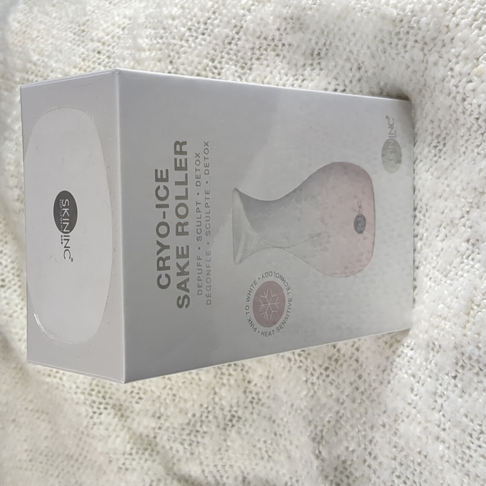 SKIN INC Cryo-Ice Sake Roller, One device in sealed packaging